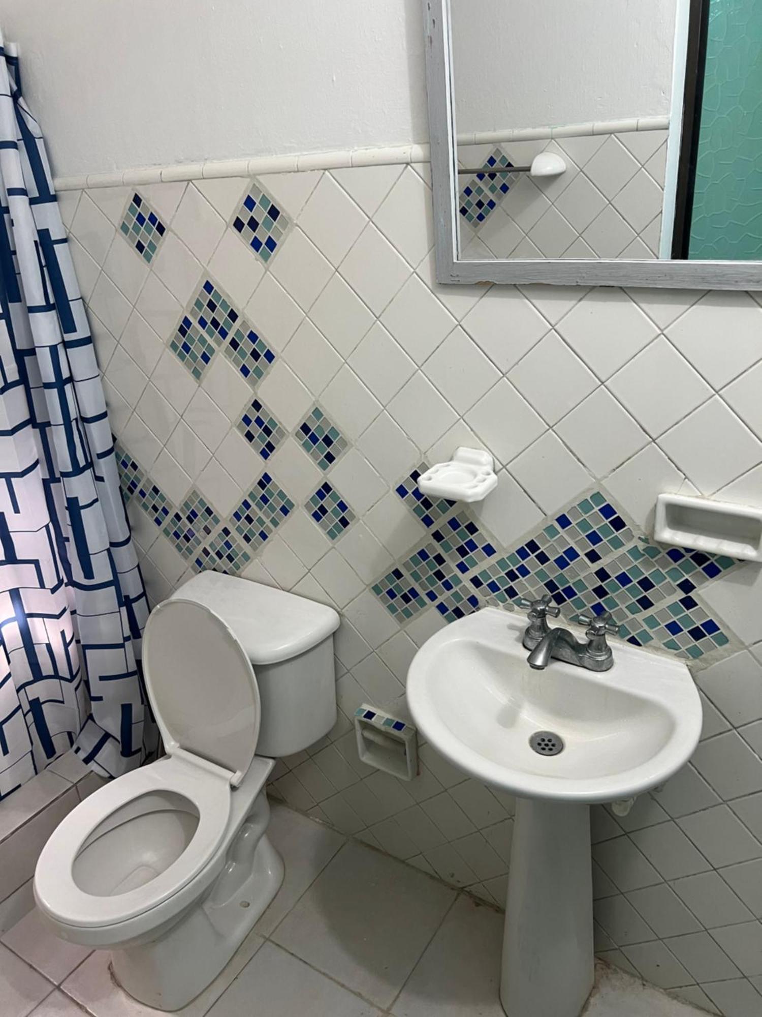 Airport House Habitación en casa particular